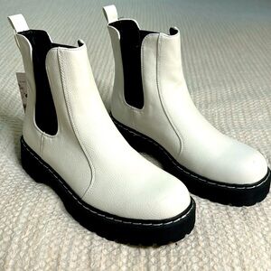 NWT Sincerely Jules White Chelsea Boots Size 7.5